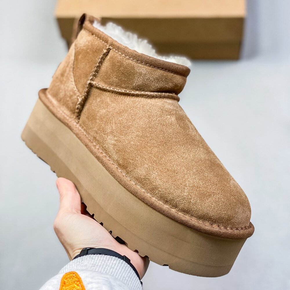 UGG Wmns Classic Ultra Mini Platform Boot Chestnut - Picture 1 of 6